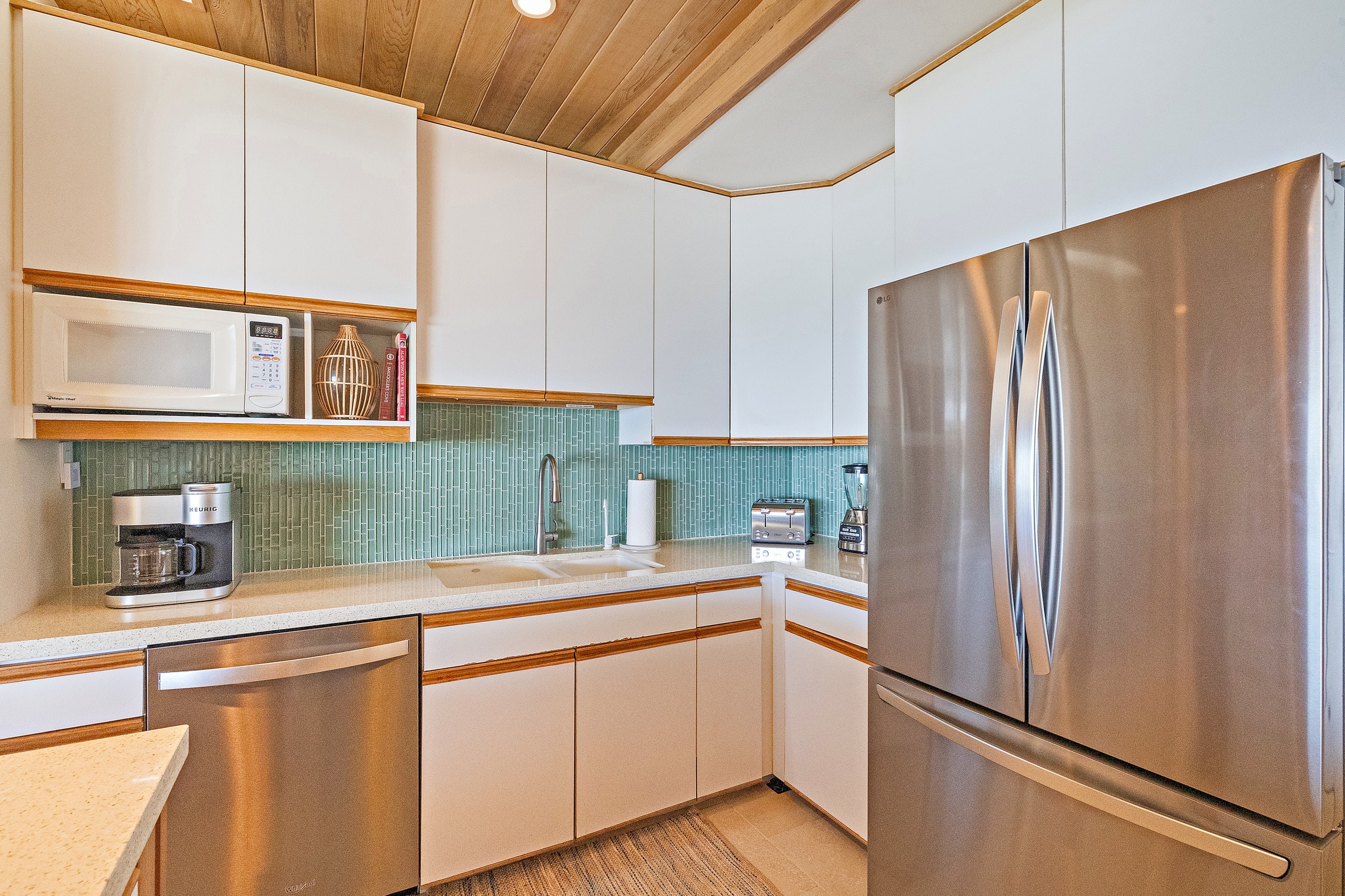 Townhouse in Lahaina · ★4.89 · 4 bedrooms · 5 beds · 4 baths - Image 17