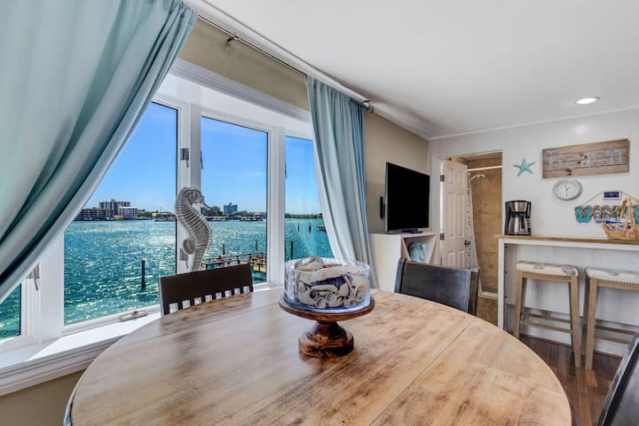 Bayview Beauty | Waterfront • Pool • Dock - Clearwater Beach, FL