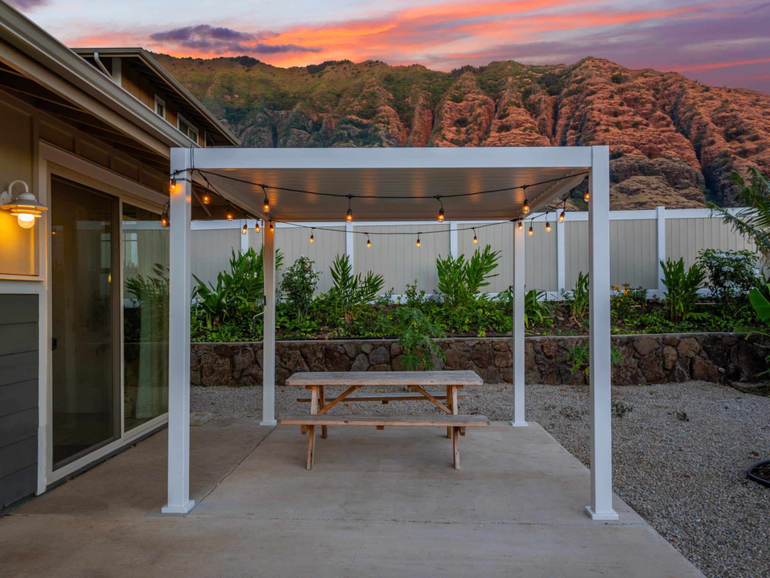 Home in Waianae · ★4.98 · 3 bedrooms · 6 beds · 2 private baths - Image 12