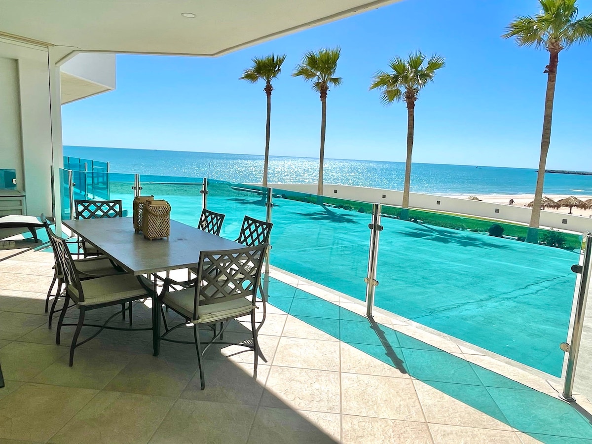 Airbnb con mejor rendimiento: Ground Floor Condo Steps to Beach and Resort Fun en Puerto Peñasco