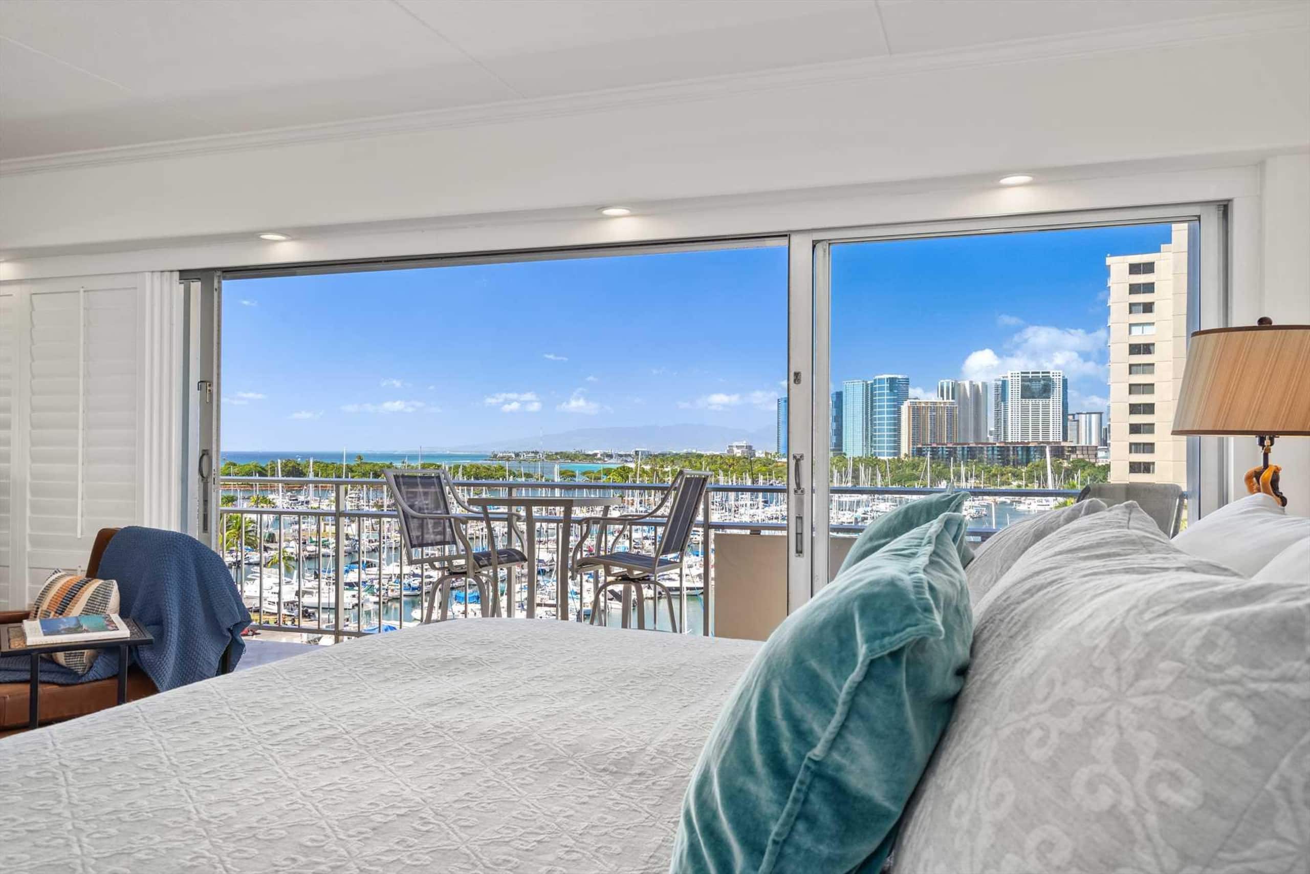 Condo in Honolulu · ★4.76 · 1 bedroom · 2 beds · 1 private bath - Image 12