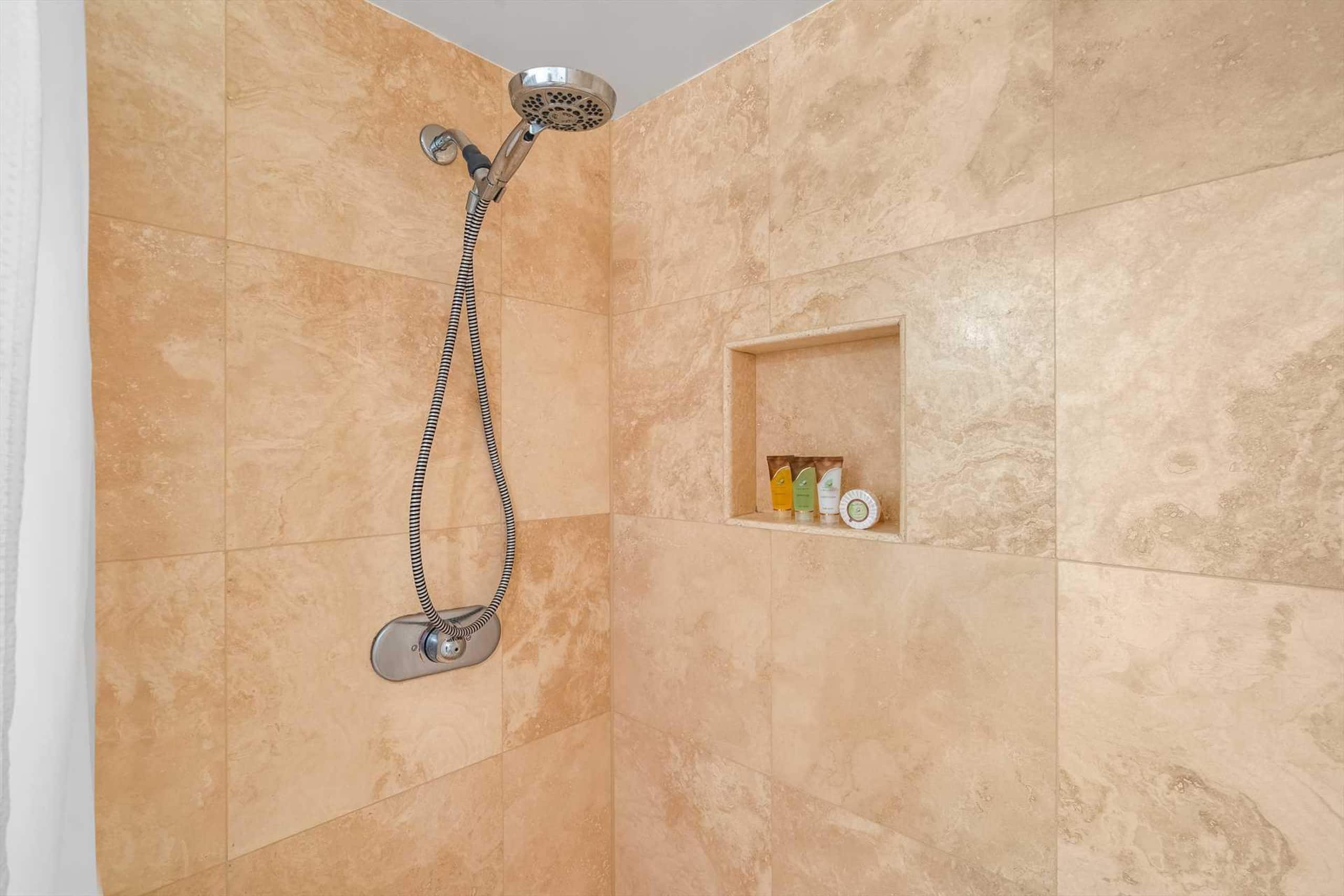 Condo in Honolulu · ★4.76 · 1 bedroom · 2 beds · 1 private bath - Image 19