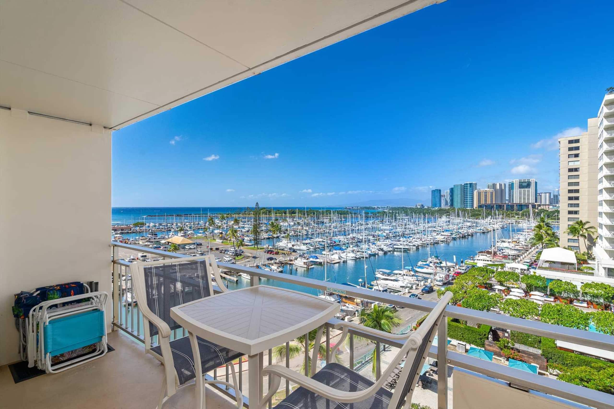 Condo in Honolulu · ★4.76 · 1 bedroom · 2 beds · 1 private bath - Image 10