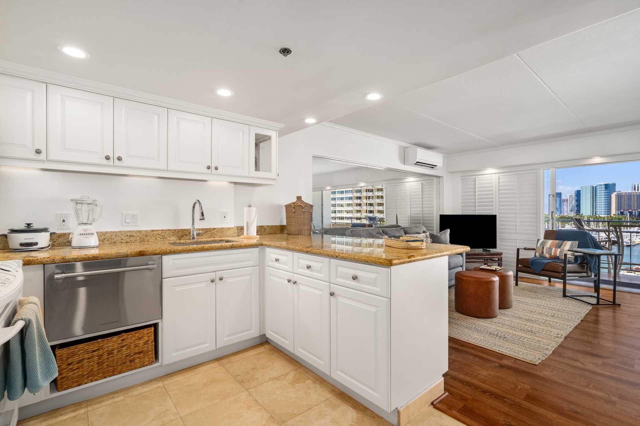 Condo in Honolulu · ★4.76 · 1 bedroom · 2 beds · 1 private bath - Image 4