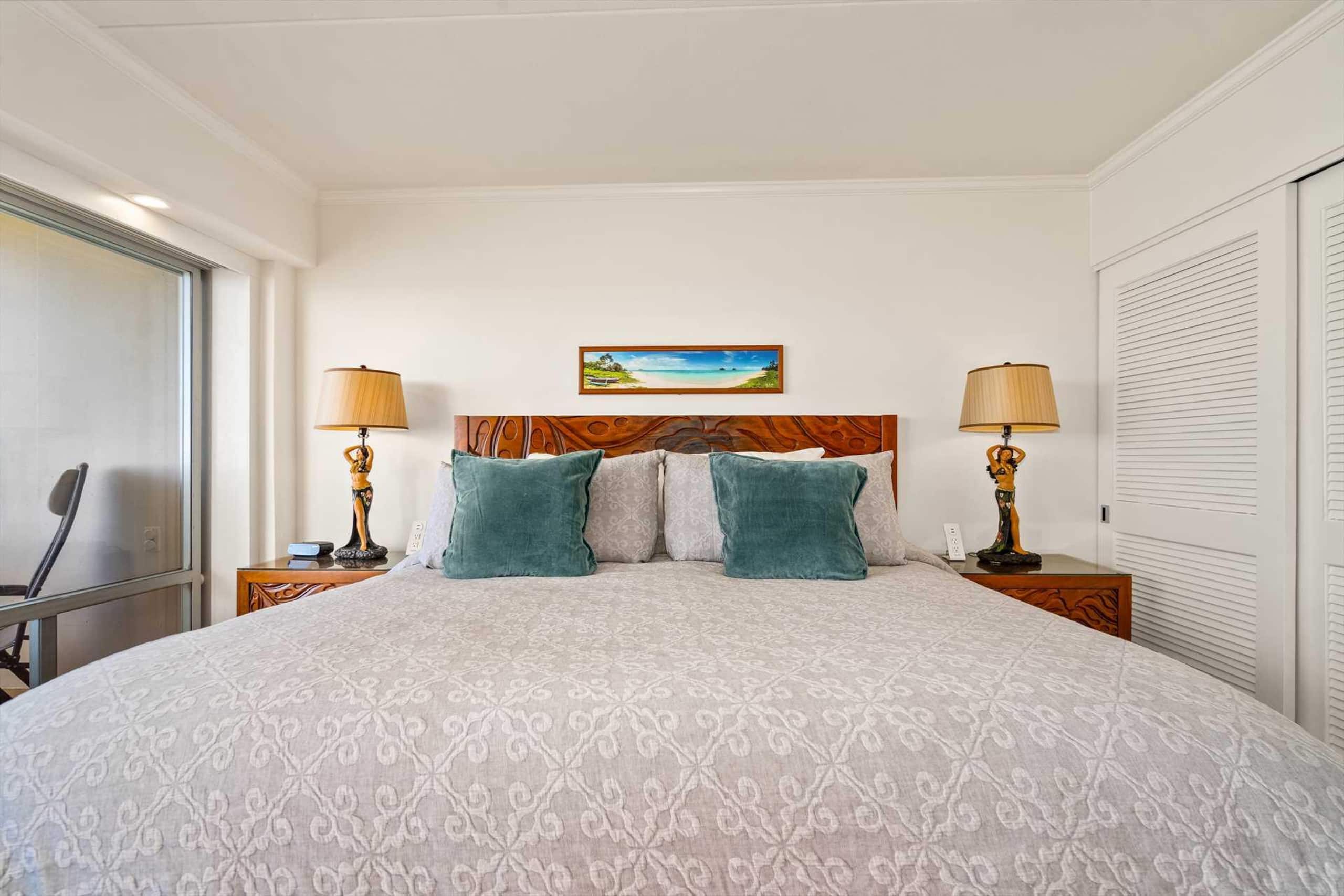 Condo in Honolulu · ★4.76 · 1 bedroom · 2 beds · 1 private bath - Image 17