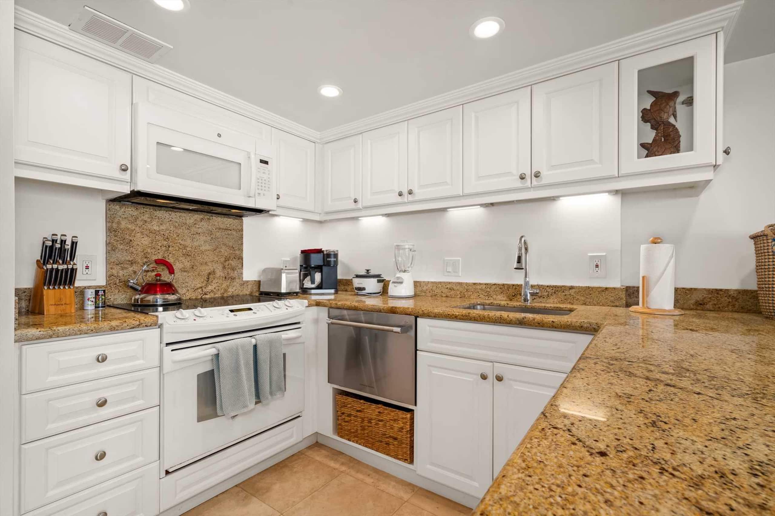 Condo in Honolulu · ★4.76 · 1 bedroom · 2 beds · 1 private bath - Image 23