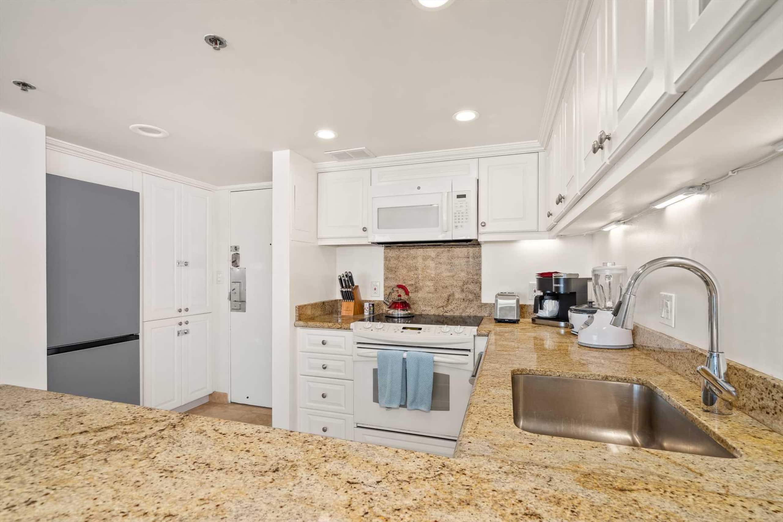 Condo in Honolulu · ★4.76 · 1 bedroom · 2 beds · 1 private bath - Image 24