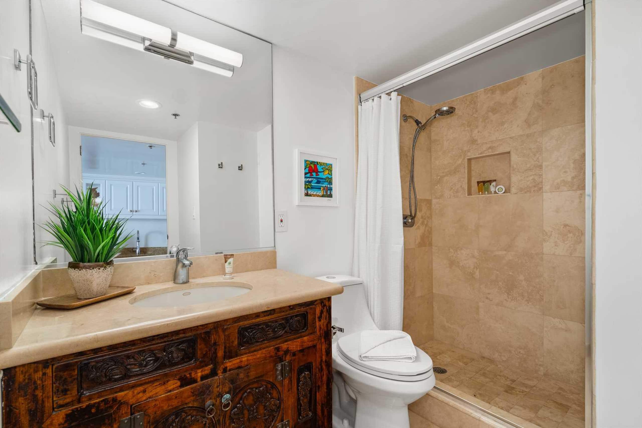 Condo in Honolulu · ★4.76 · 1 bedroom · 2 beds · 1 private bath - Image 18