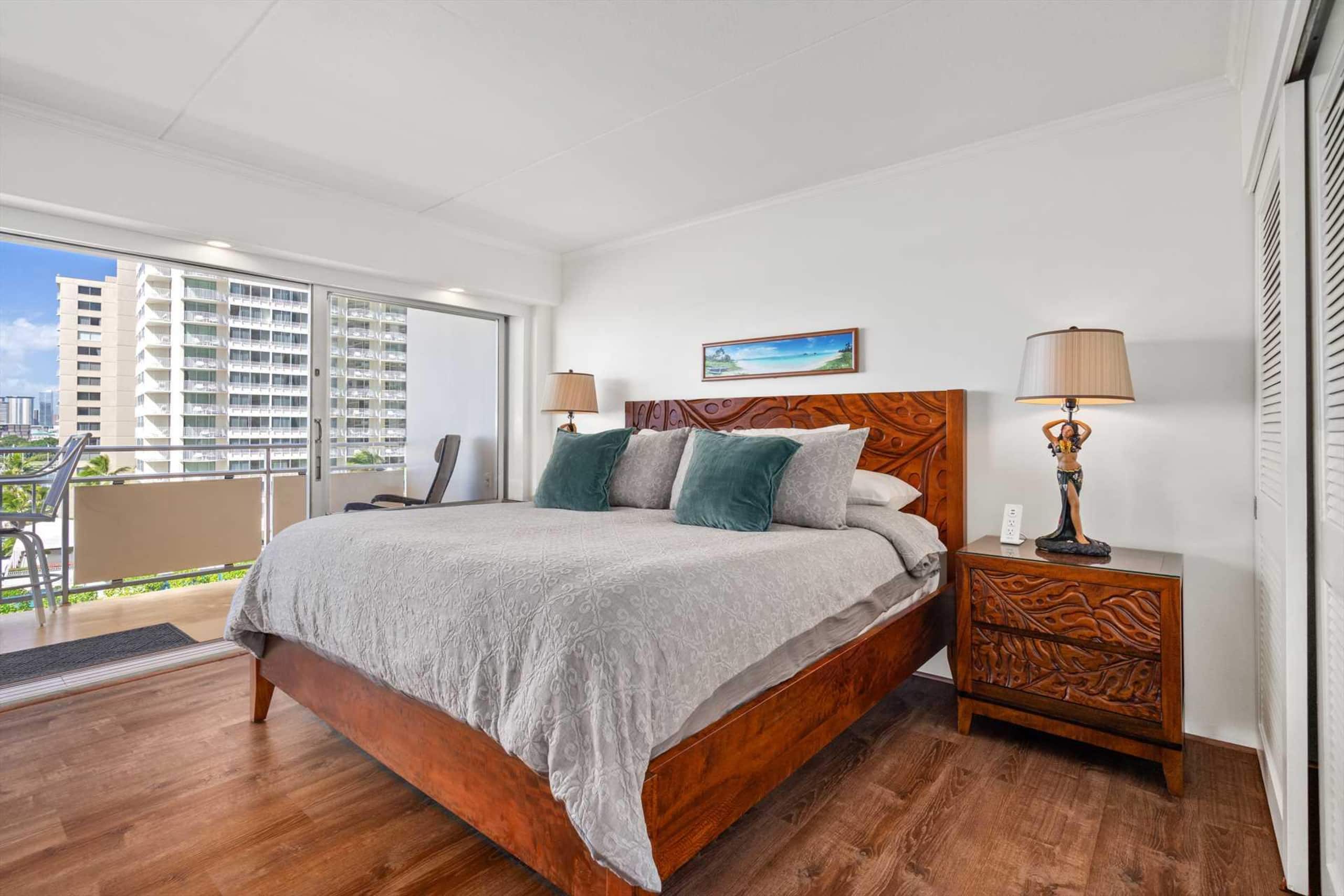 Condo in Honolulu · ★4.76 · 1 bedroom · 2 beds · 1 private bath - Image 16