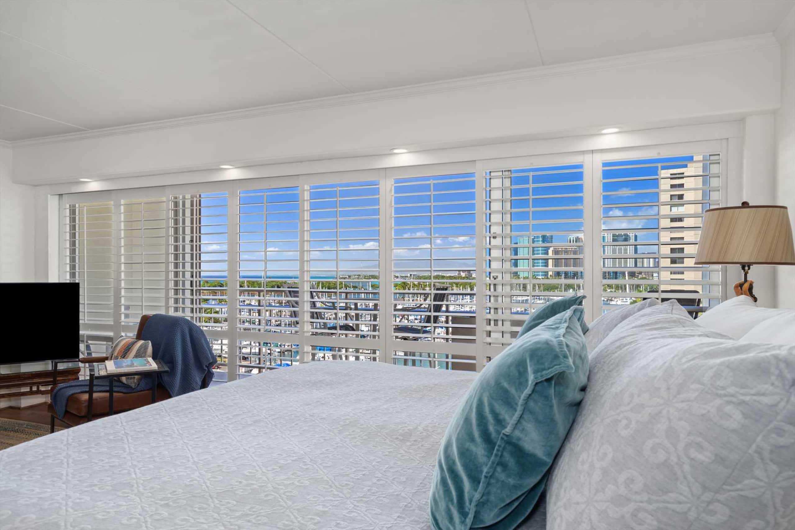 Condo in Honolulu · ★4.76 · 1 bedroom · 2 beds · 1 private bath - Image 11