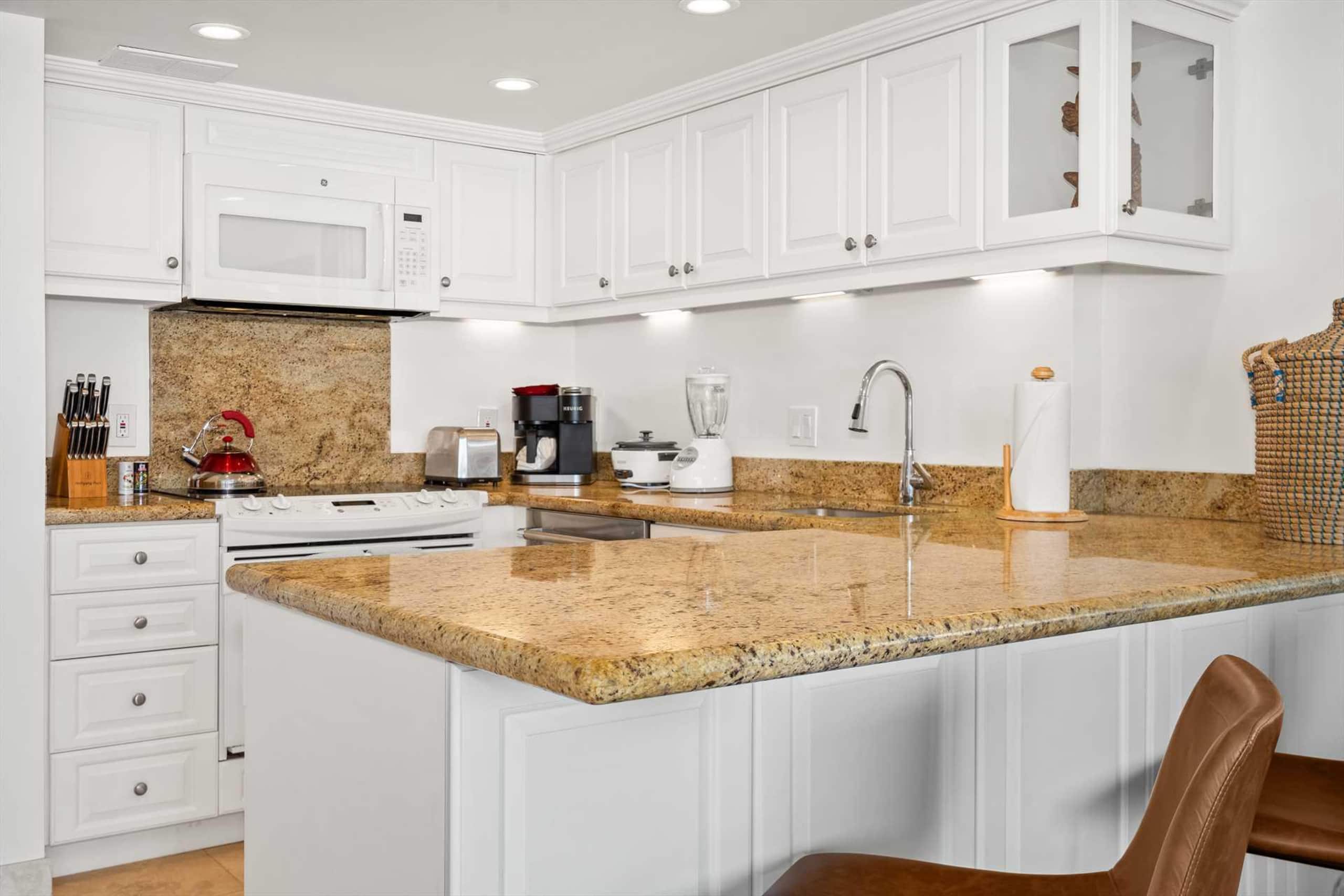 Condo in Honolulu · ★4.76 · 1 bedroom · 2 beds · 1 private bath - Image 20