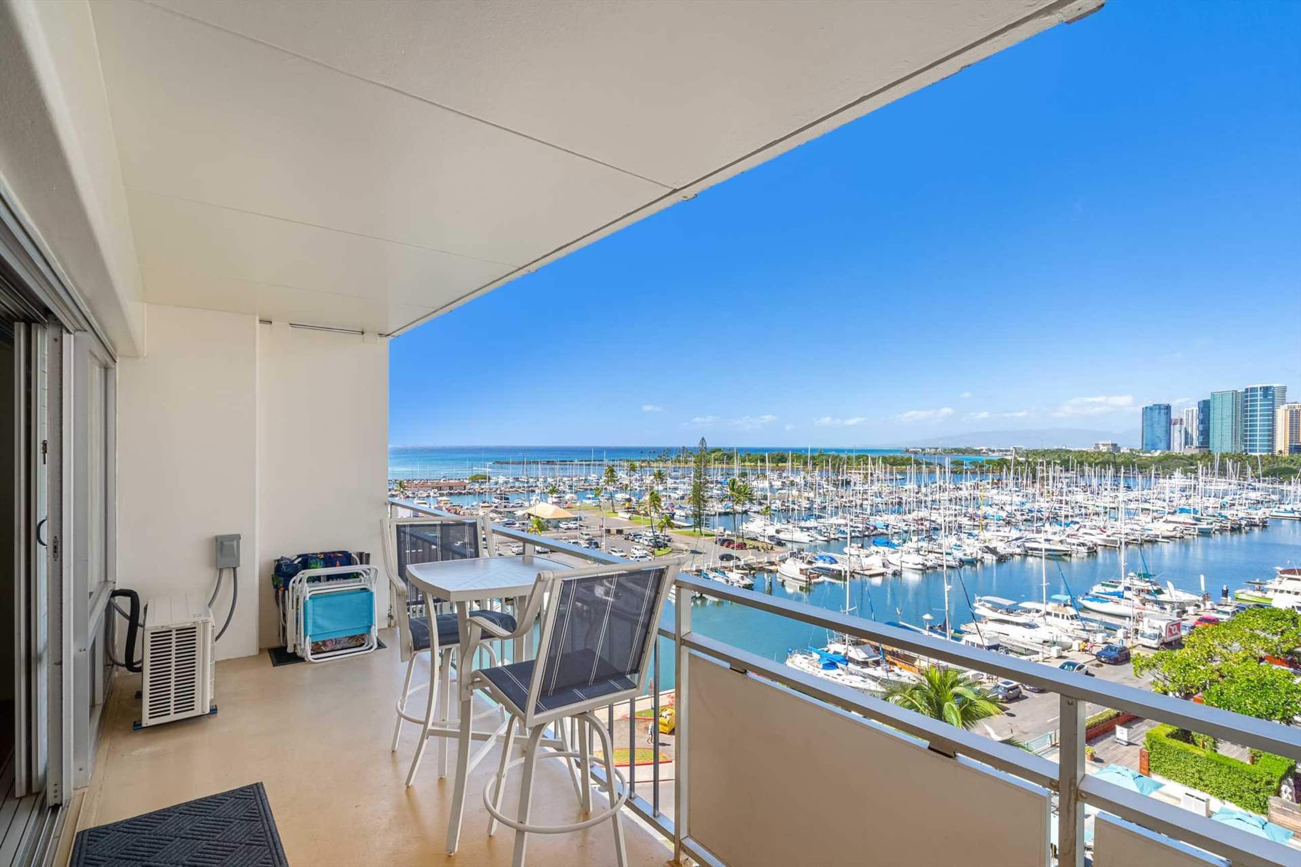 Condo in Honolulu · ★4.76 · 1 bedroom · 2 beds · 1 private bath - Image 9