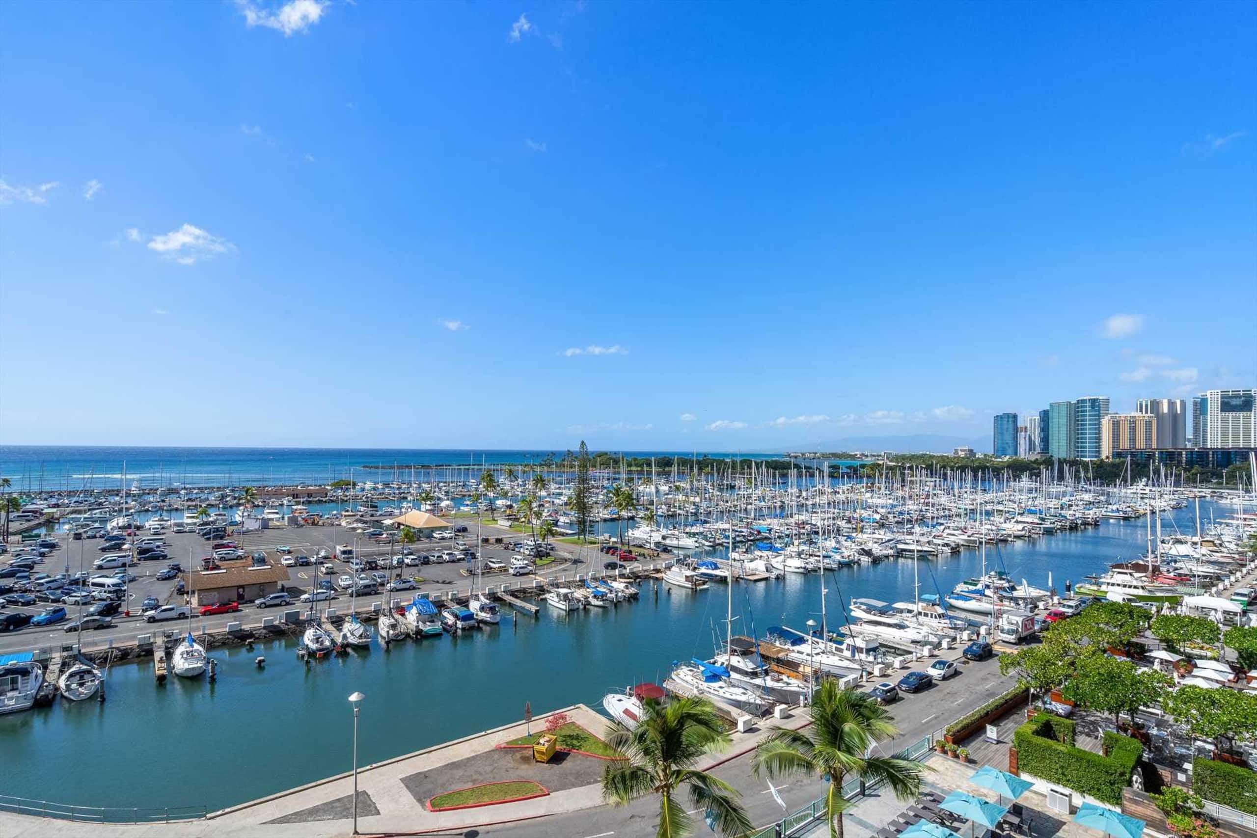 Condo in Honolulu · ★4.76 · 1 bedroom · 2 beds · 1 private bath - Image 2