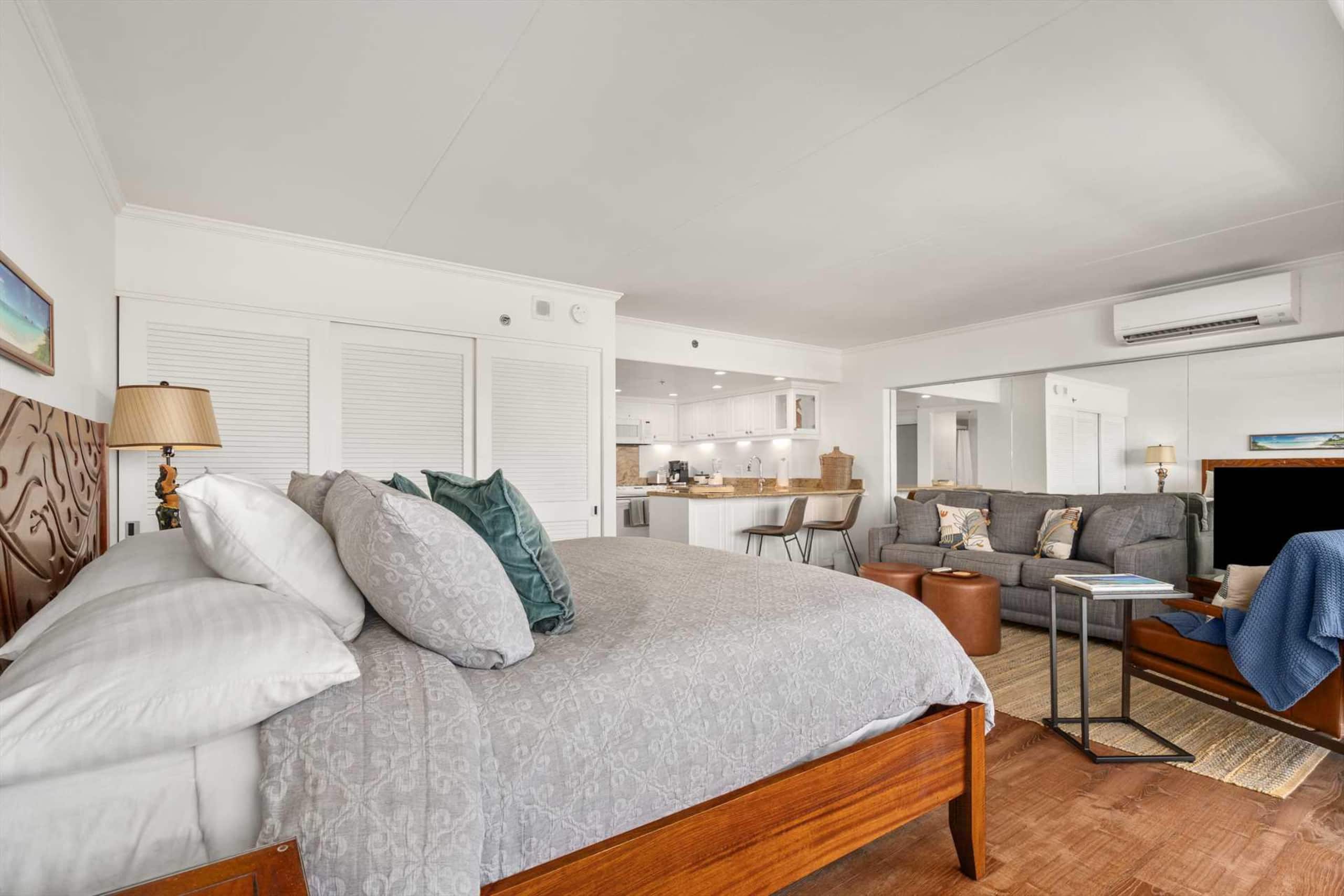 Condo in Honolulu · ★4.76 · 1 bedroom · 2 beds · 1 private bath - Image 14