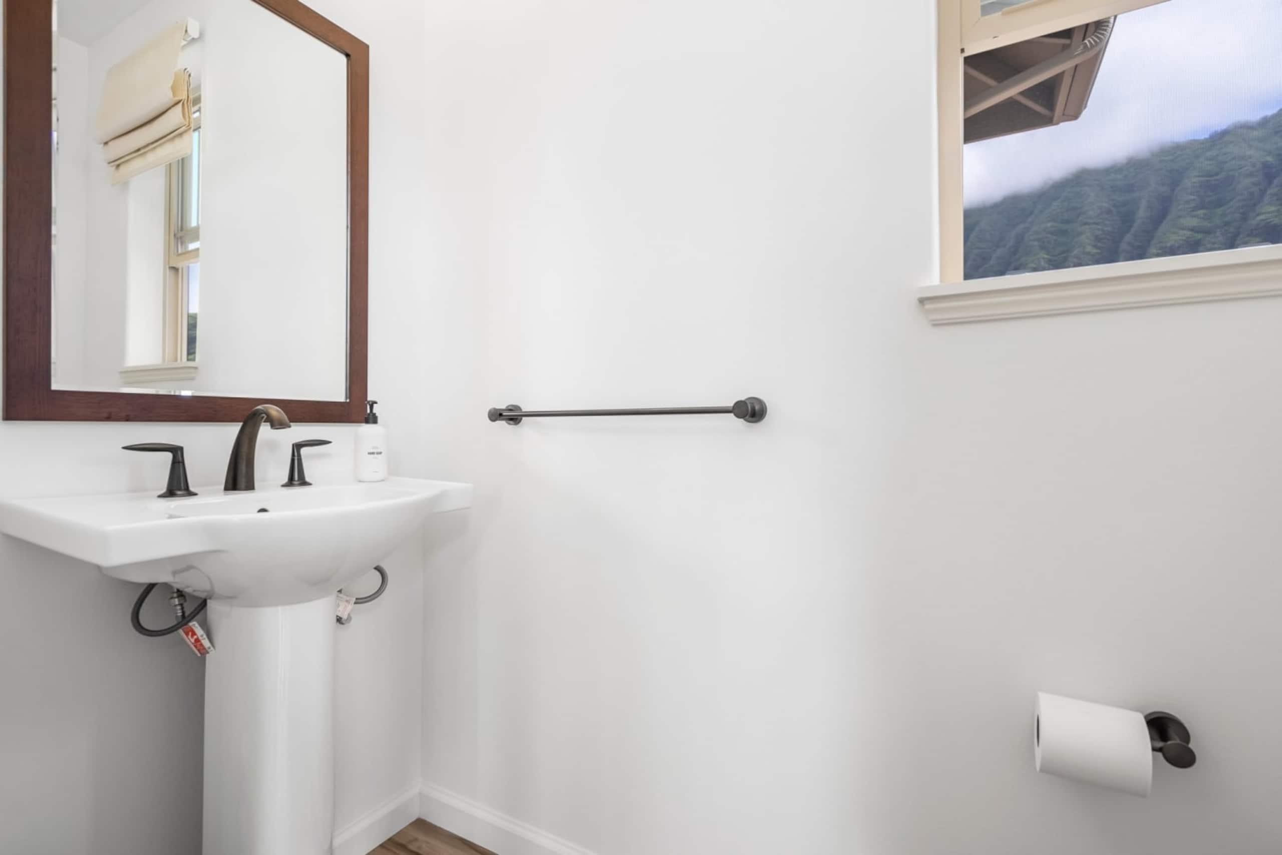 Home in Waianae · ★4.84 · 3 bedrooms · 4 beds · 2.5 private baths - Image 28