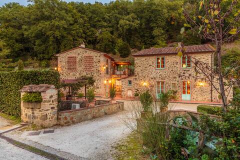 Villa Veranda with shared Pool in a Borgo