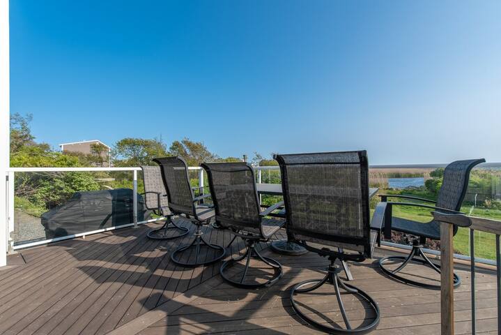 Luxurious Oceanfront Beach Home! gallery image 3