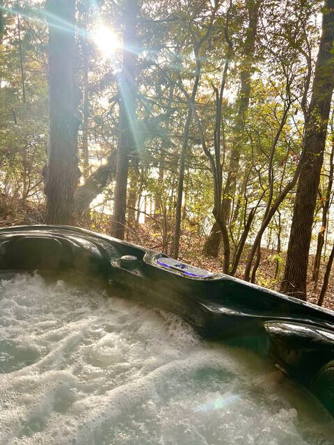 Lakefront Cabin Escape 3BR  Pvt  Dock & Hot Tub