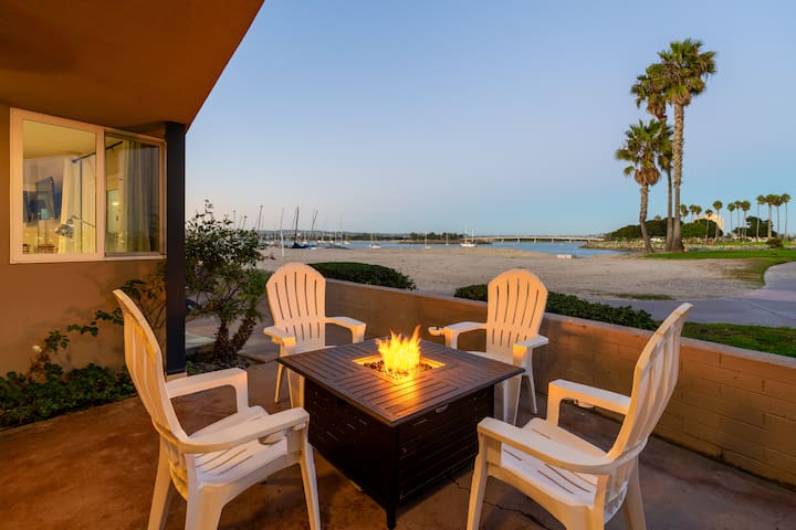 Bayfront w/ Large Private Patio | AC | Beach Toys