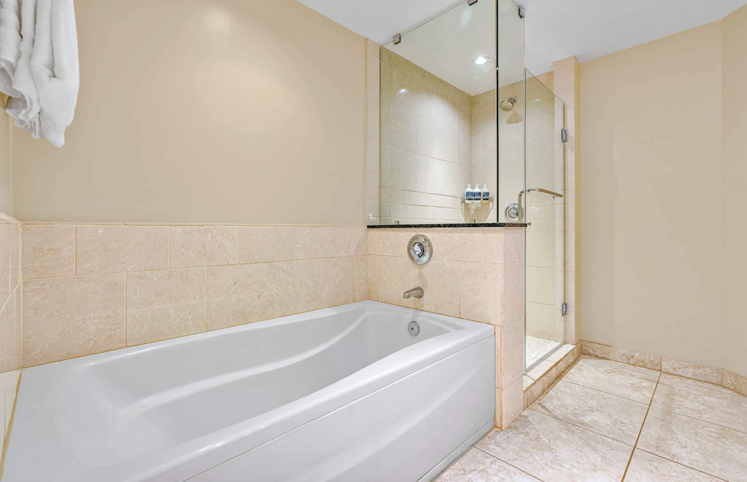 Condo in Lahaina · ★5.0 · 2 bedrooms · 3 beds · 2 baths - Image 19