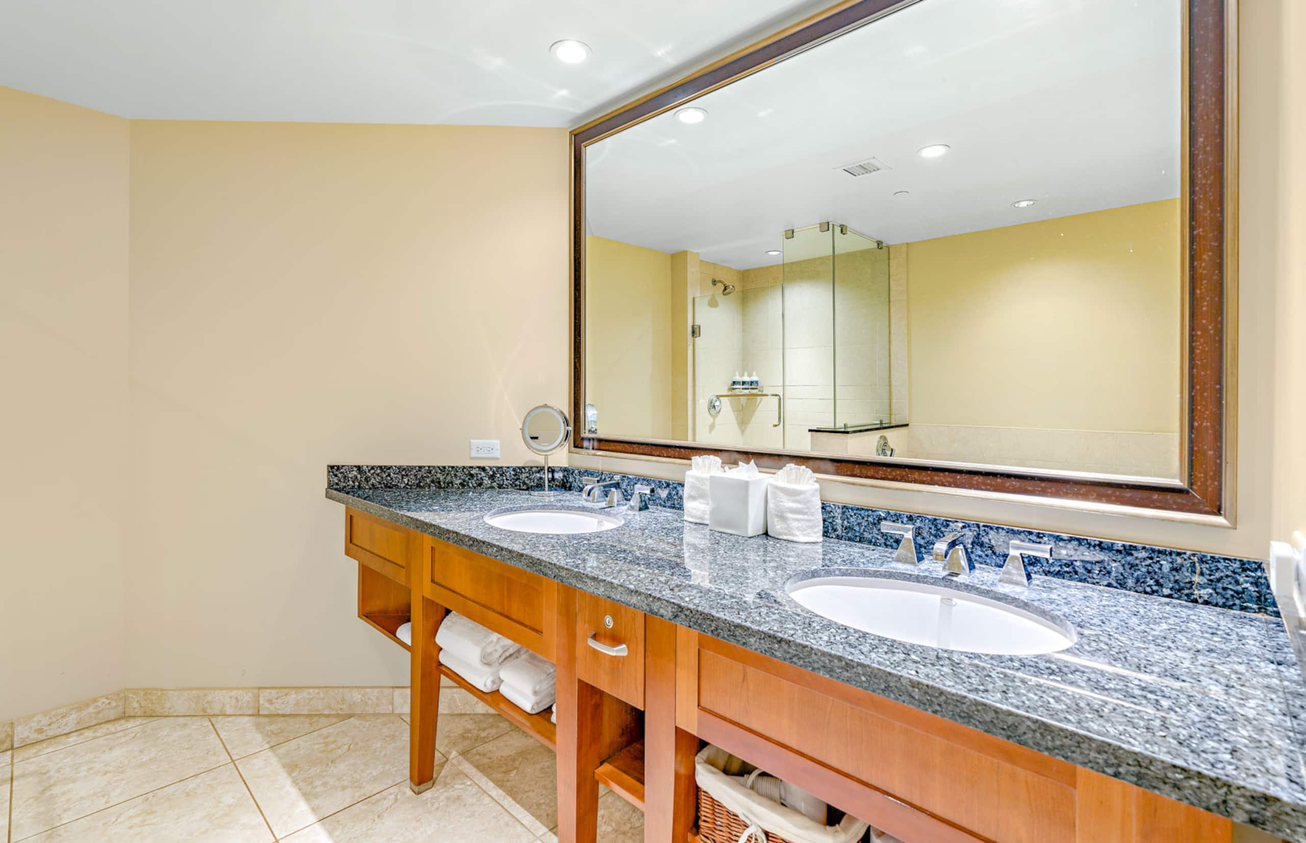 Condo in Lahaina · ★5.0 · 2 bedrooms · 3 beds · 2 baths - Image 18