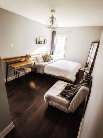 Inviting 2BR Townhouse w/ 2 WFH Setups and WiFi