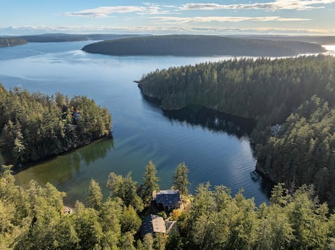 Waterfront Privacy, Hot Tub, Mooring, Gated Estate