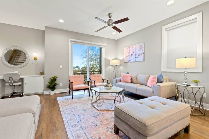 Great for Gatherings | Rooftop Views + Make Up Bar gallery image 2