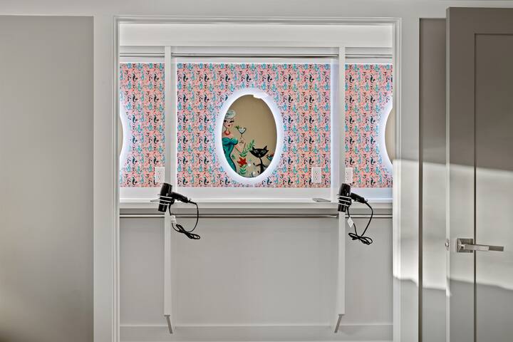 Great for Gatherings | Rooftop Views + Make Up Bar gallery image 4