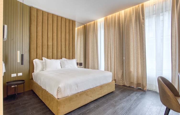 Lovely Hotel Suite next to the Duomo