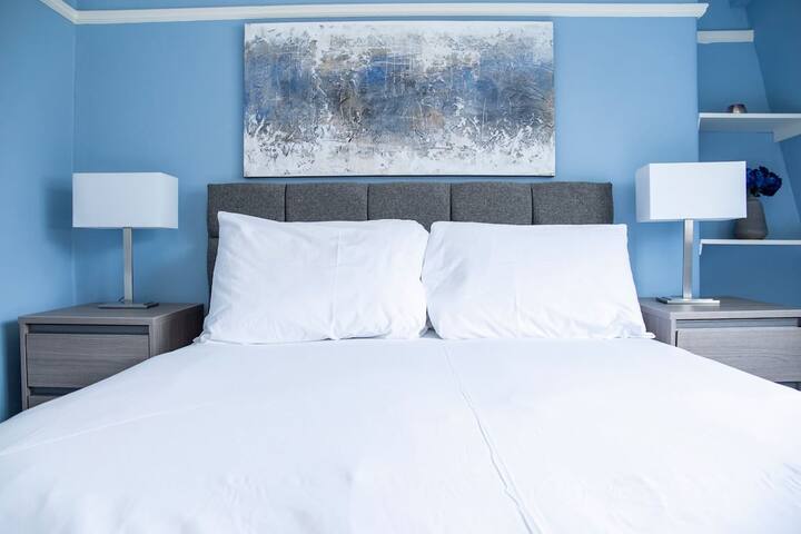 Victoria Dream, Superior 4-bed House, Curated Deco gallery image 4