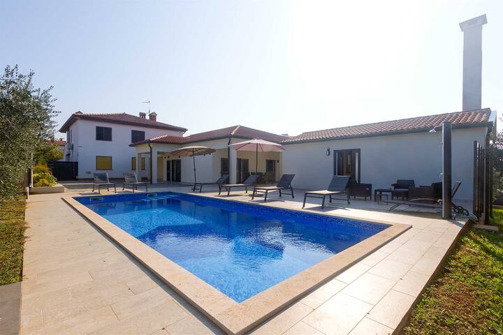 Residence Davide - Attractive Modern 4 Bedroom Villa With Pool For Up To 9 Guests - Novigrad