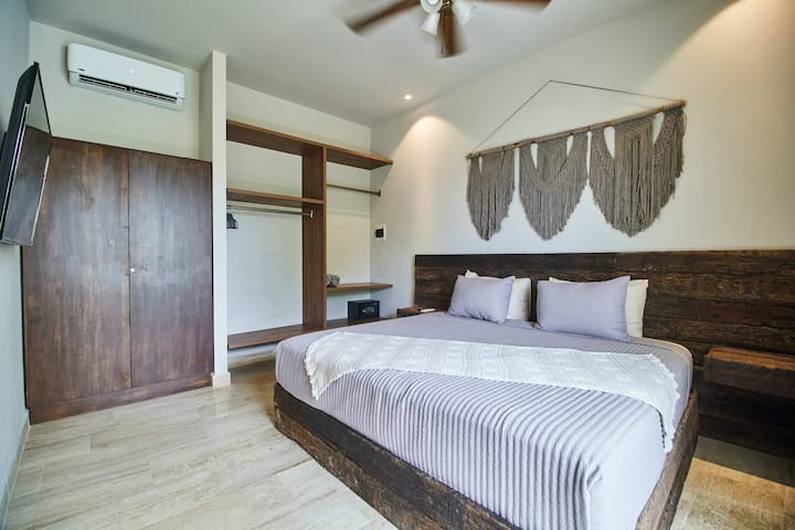 Chumba bora cha kulala chenye King Size Bed & Smart TV