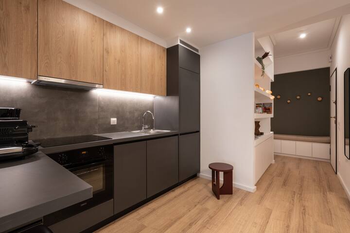 Modern Apartment in Plaka 10 min walk to Acropolis gallery image 5