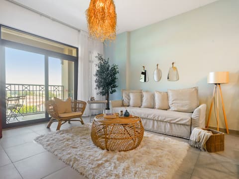 Popular Airbnb listing: Iconic Views Apt With Balcony Close to the Beach in Umm Suqeim Third