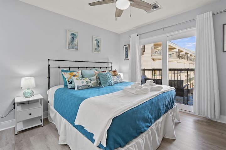 New Heated Pool & Hot Tub! Fun Vibe! Dog Friendly - Galveston, TX