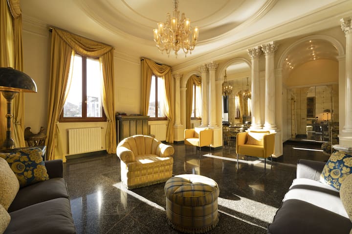 Ca’ De Le Colonne – Luxury Grand Canal View