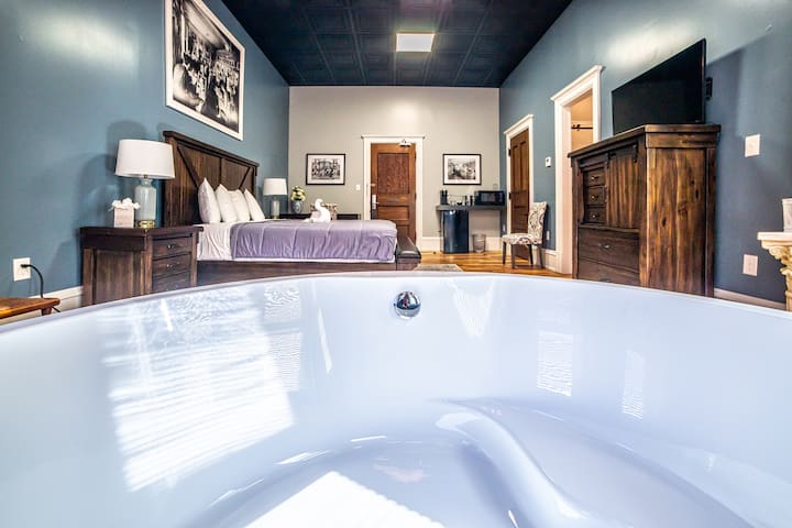 City Hall Grand managed Airbnb listing 1