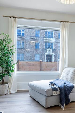 Vintage Meets Modern! Spacious Capitol Hill Single gallery image 4