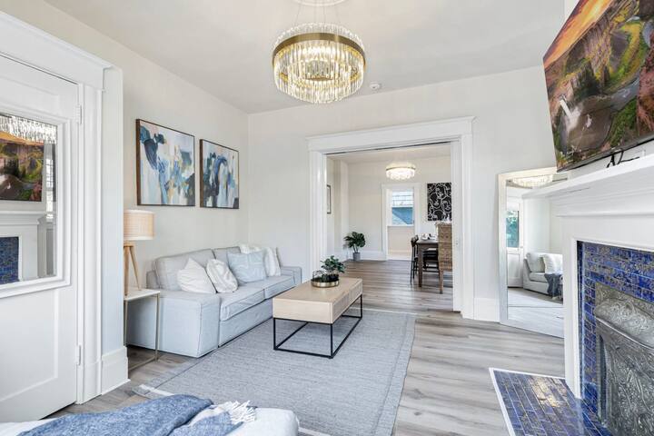 Vintage Meets Modern! Spacious Capitol Hill Single gallery image 2