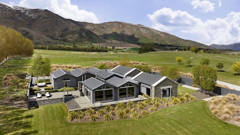 Kumanu by Sotheby's Luxury Rental Homes