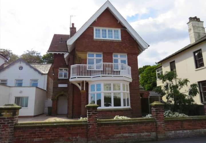 The Upper Deck - Fantastic Sea Views - Filey