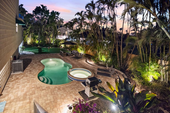 Casa Leone | Private Heated Pool & Putting Green - Sarasota, FL