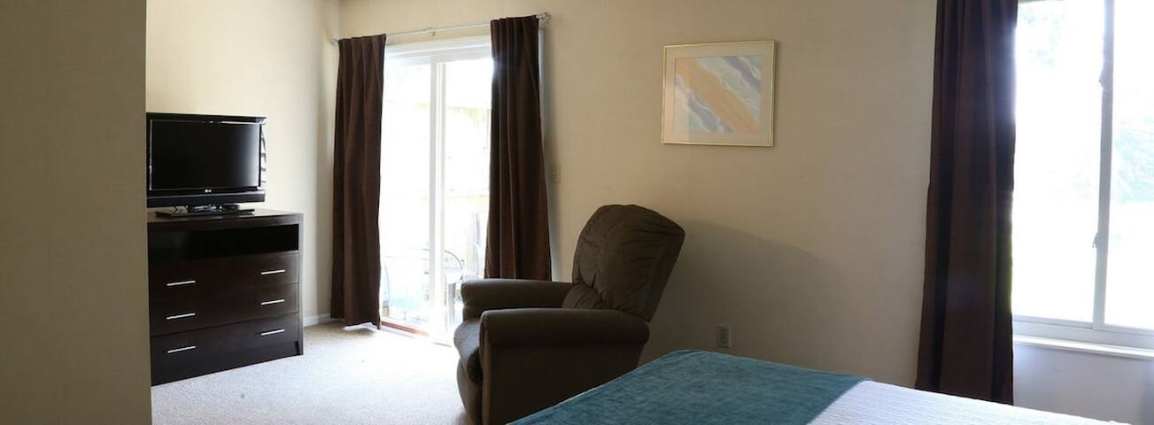 Lakeview Golf Resort Townhouses managed Airbnb listing 1