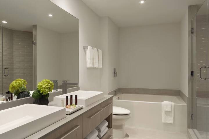 2BR Oceanview/Poolview Suite at Hyde Beach House gallery image 5