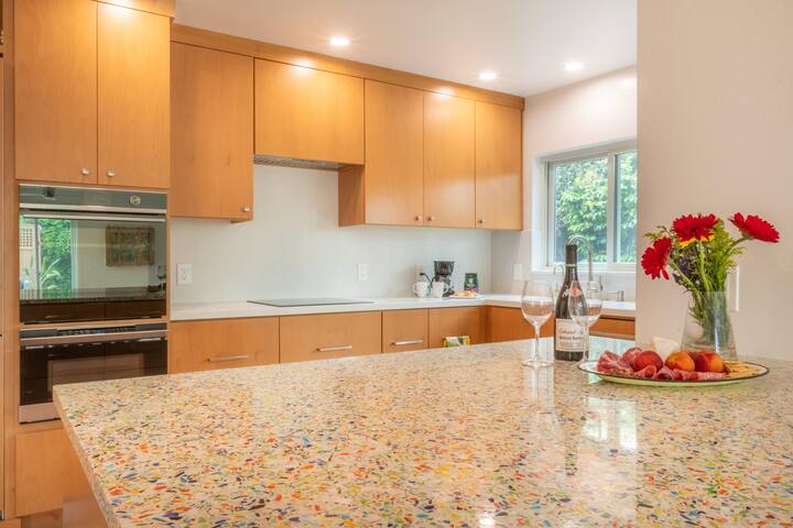 Open Summer 2026/AC/Hot Tub/WALK To Beach gallery image 3