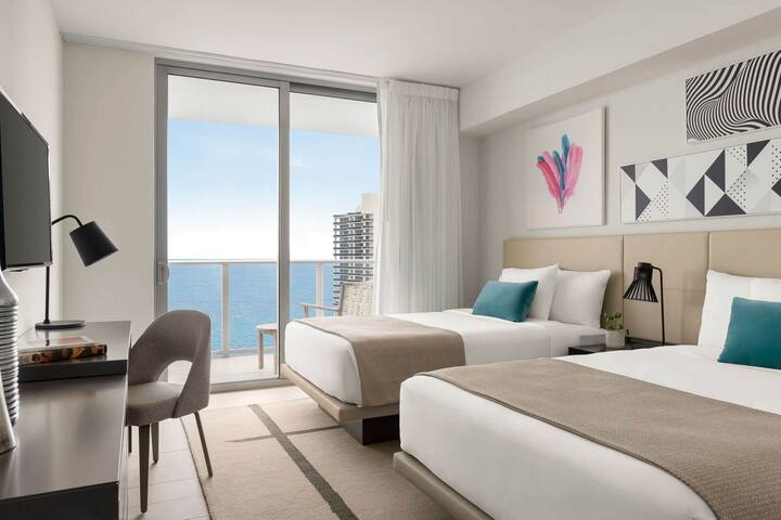 Relax and Recharge! Pool, Close to Hollywood Beach gallery image 2