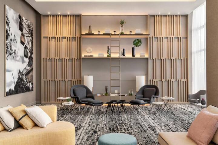 Rare Find! Onsite Pool, Kitchen, Near Beach gallery image 5