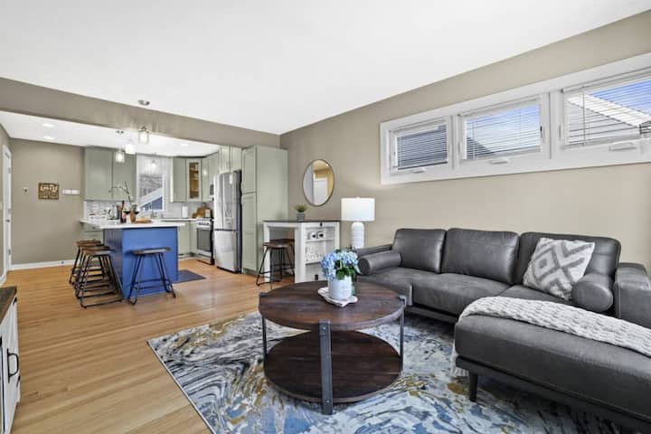 Comfortable & Charming 4br, Near Stadium & Zoo! - Milwaukee County Zoo, Milwaukee