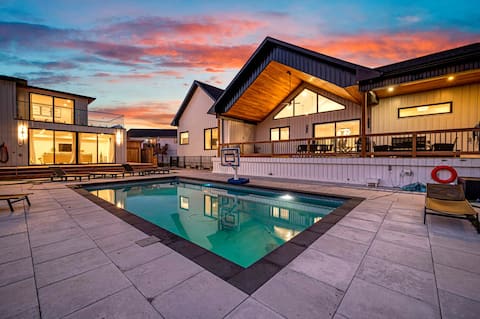 Sherkston Oasis: Hot Tub, Sauna & Luxurious Escape
